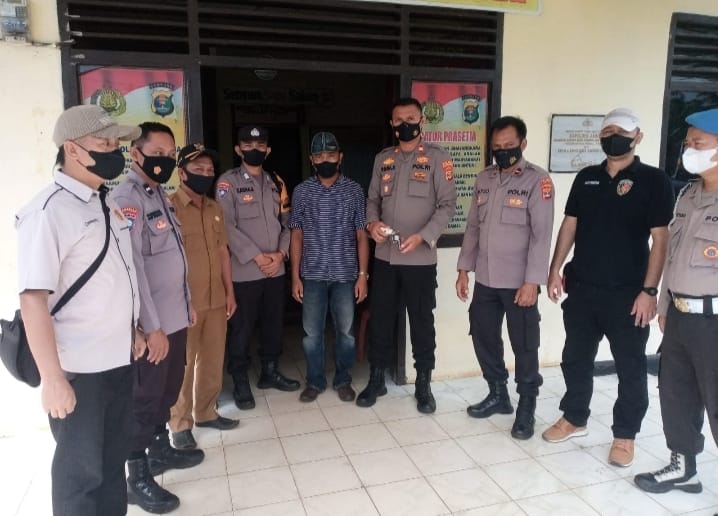 Kapolsek Jabung Terima Sepucuk Senpi Rakitan dari Warga