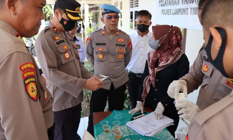 Puluhan Personel Polres Lampung Timur Ikuti Tes Urine Secara Dadakan