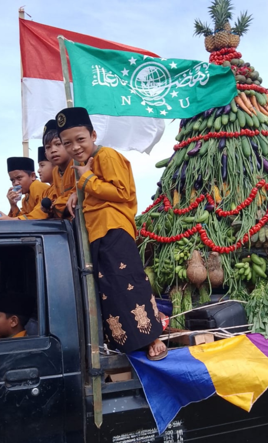 Peringati Maulid Nabi ,Desa Bandar Agung Gelar Kirab  Dengan Mengarak Berisi Hasil Bumi