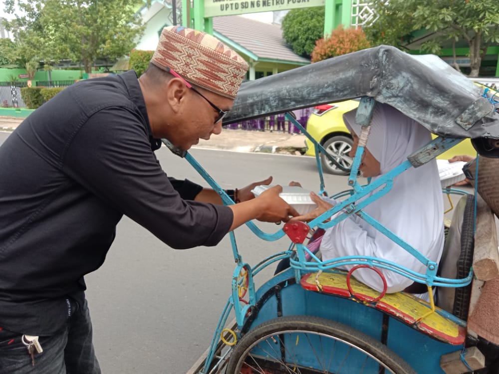 Sedekah Jumat Berkah, PKPK Kota Metro Berbagi Kepada Sesama