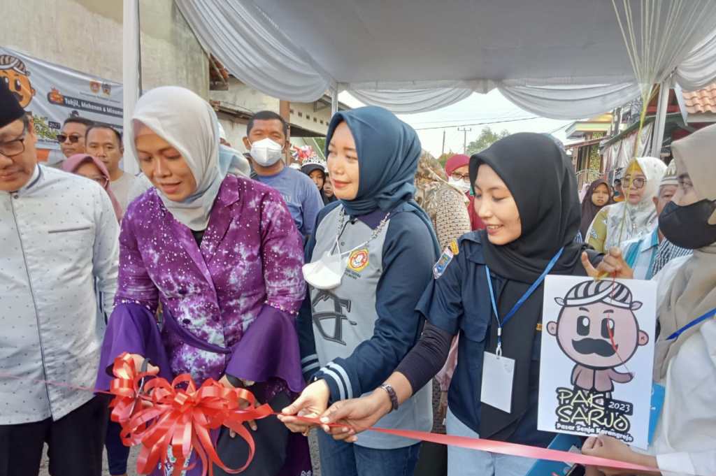 Walikota Metro Resmikan Pasar Senja Karangrejo