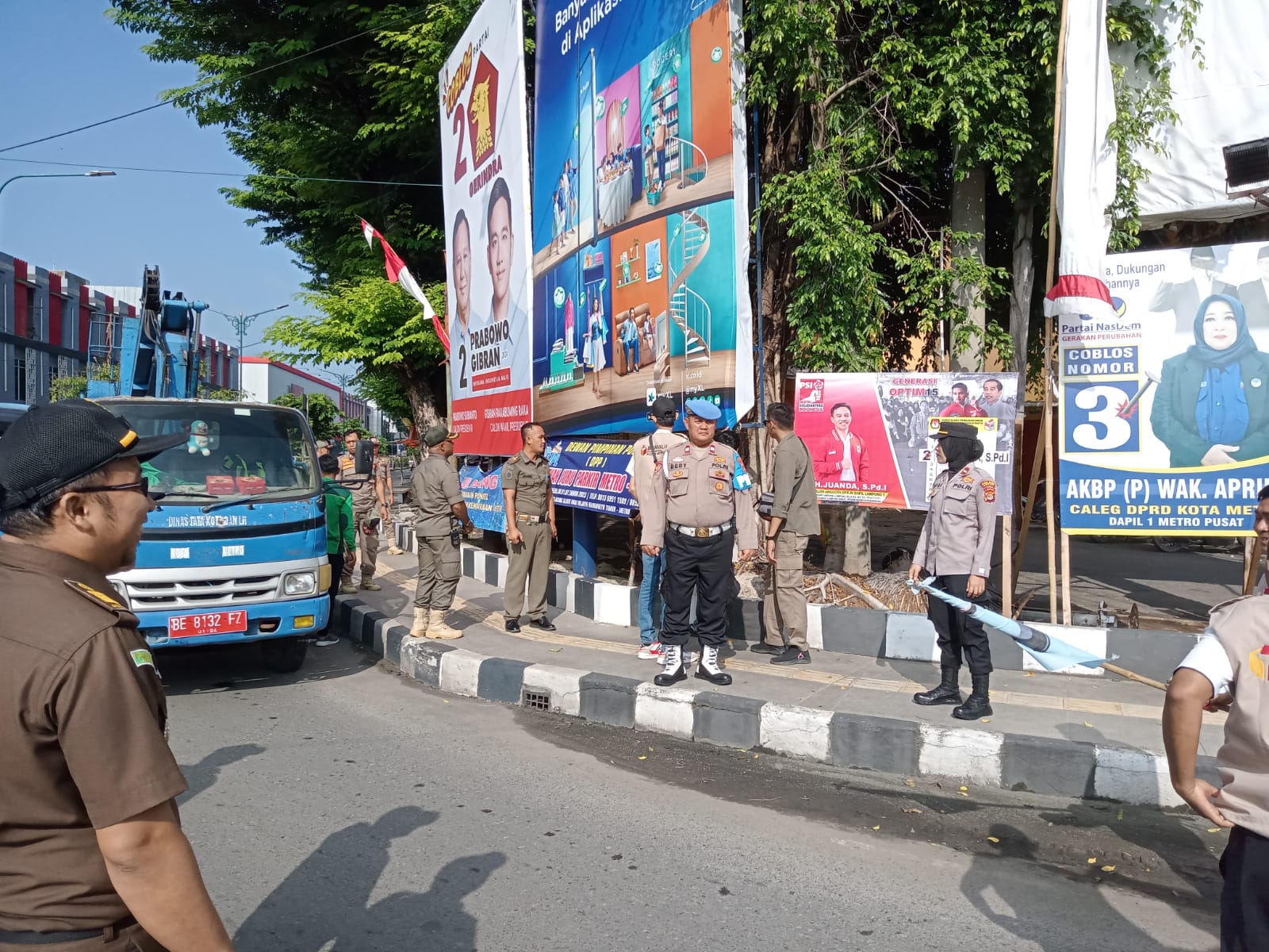 Memasuki Masa Tenang Pemilu, Gabungan 3 Pilar Kota Metro Bantu Bawaslu Tertibkan Alat Peraga Kampanye